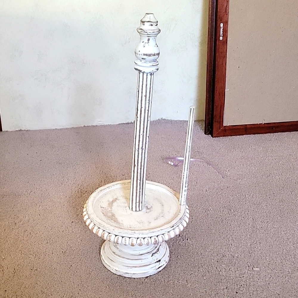 Paper towel holder